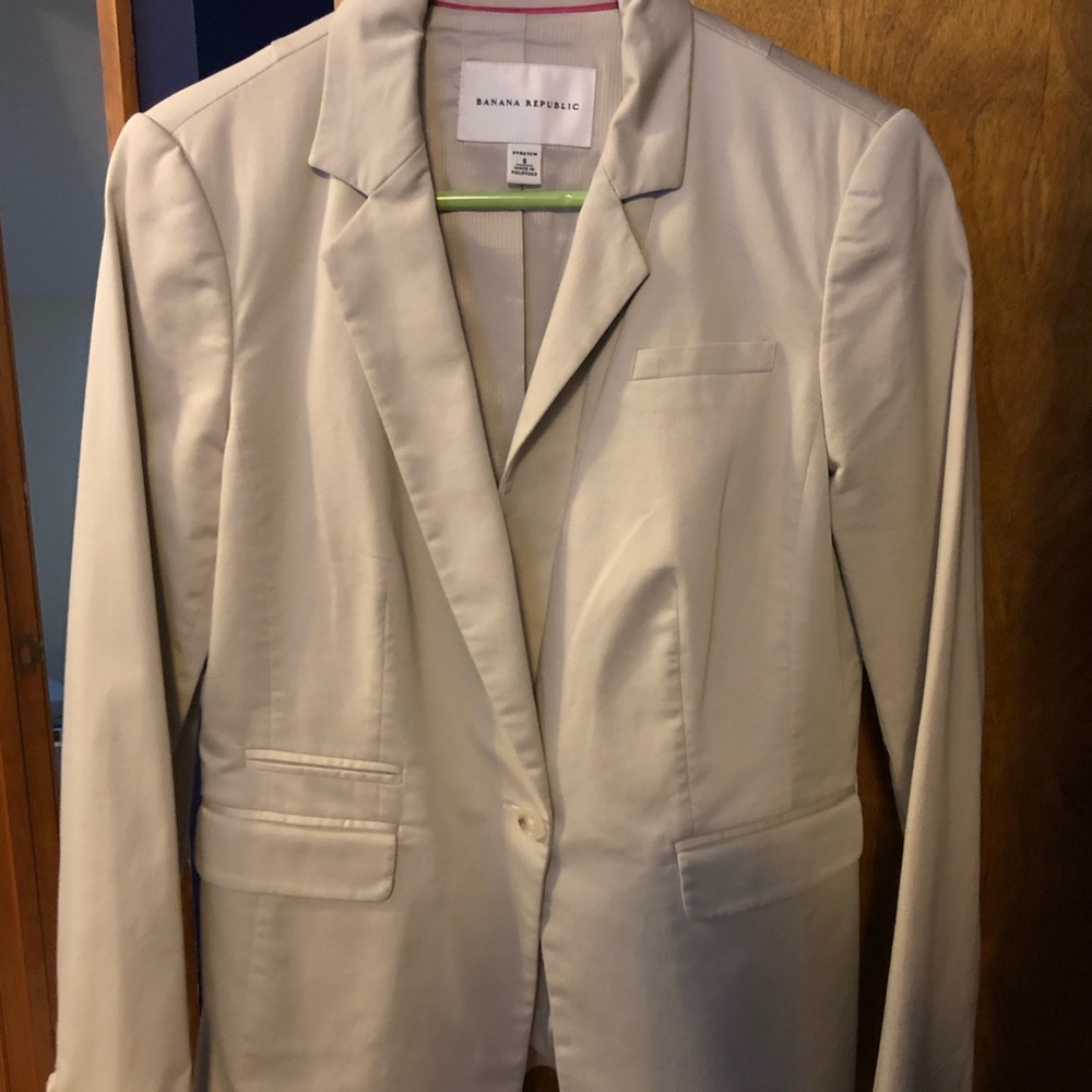 Banana republic blazer size 8. Tan